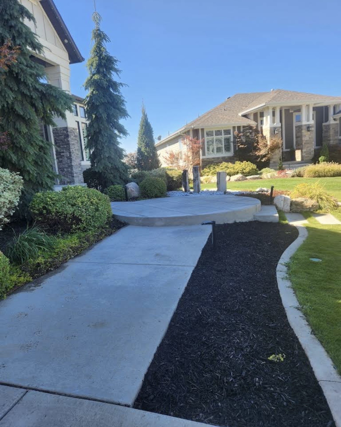 Residential walkway with fresh black mulch and manicured landscaping by Polo's 3pg's